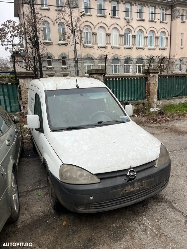 Dezmembrez Opel Combo 2010 alb - 1