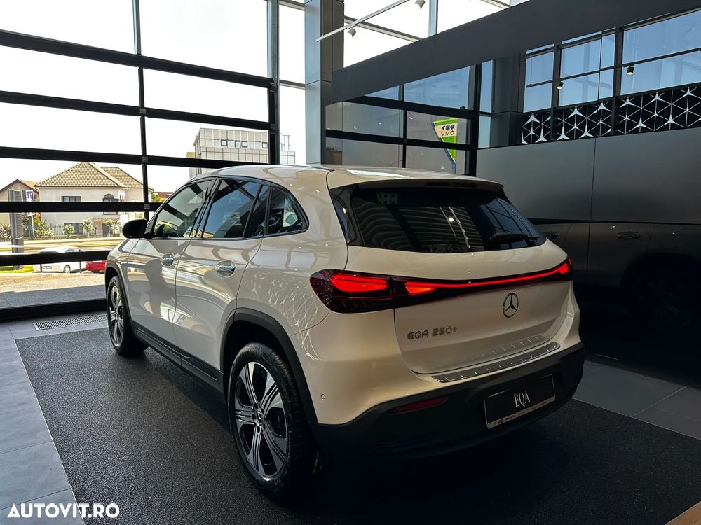 Mercedes-Benz EQA 250+ - 6