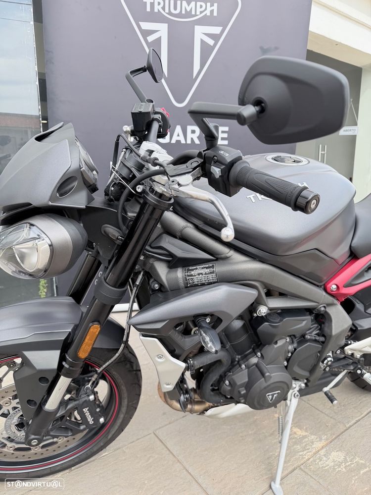 Triumph Street Triple R - 12