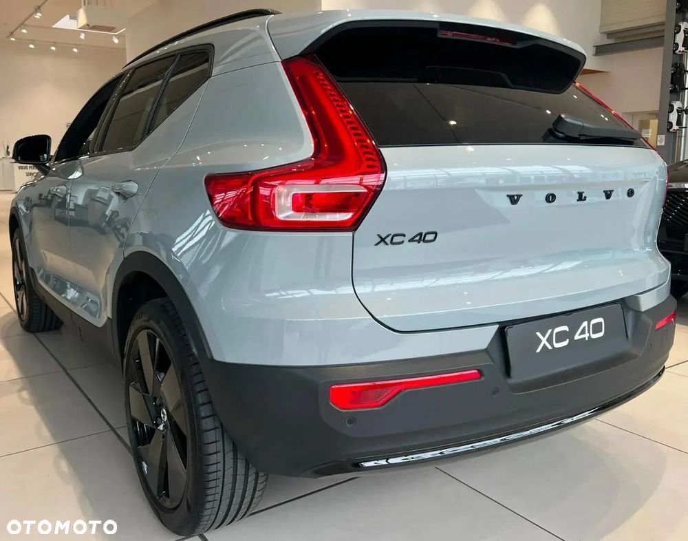 Volvo XC 40 B4 AWD Plus Dark - 2