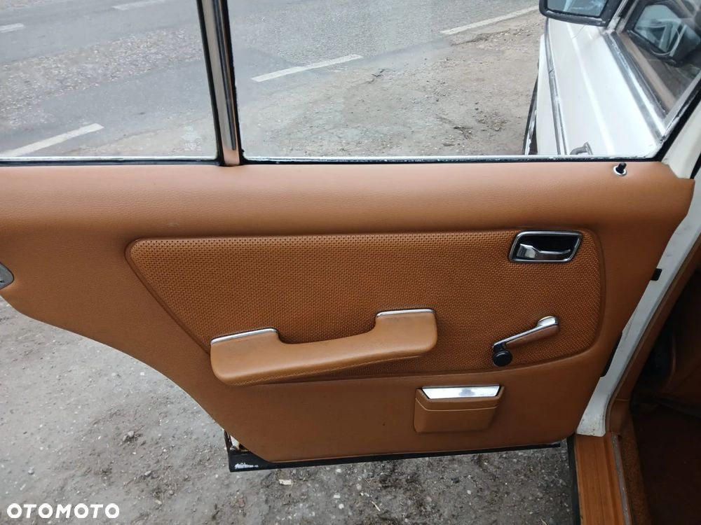 Mercedes-Benz W123 - 19