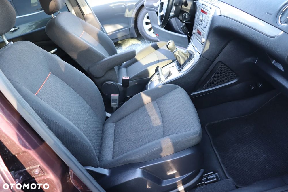 Ford Galaxy - 20