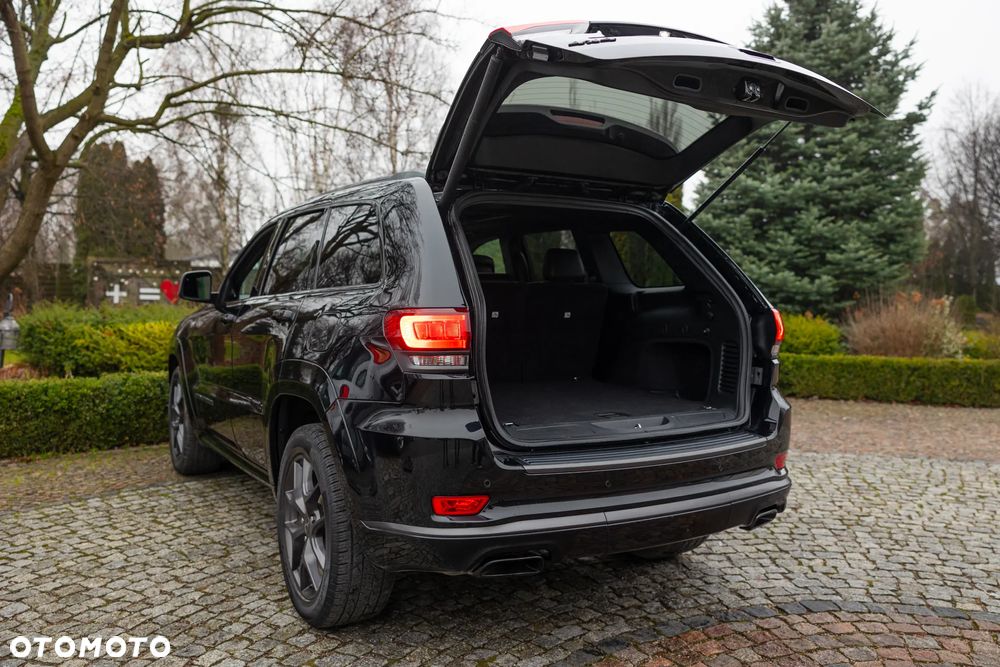 Jeep Grand Cherokee - 32