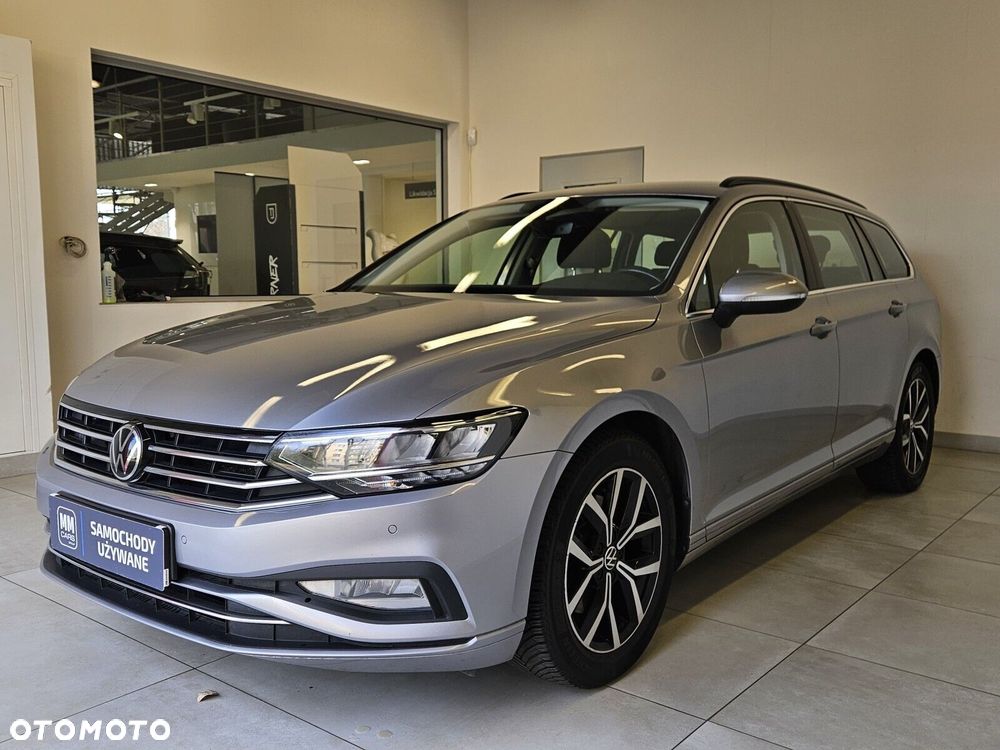 Volkswagen Passat - 1