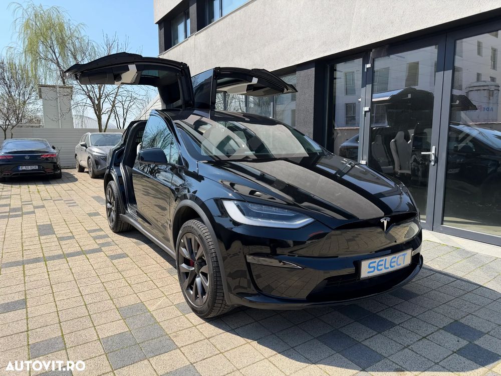 Tesla Model X - 9
