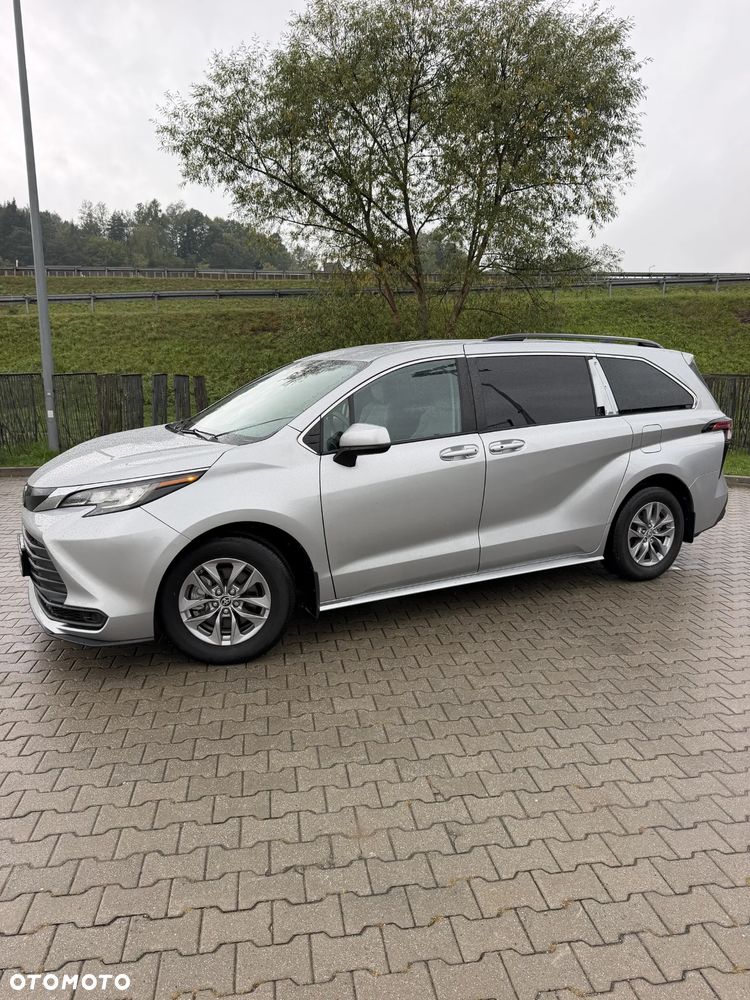 Toyota Sienna - 2