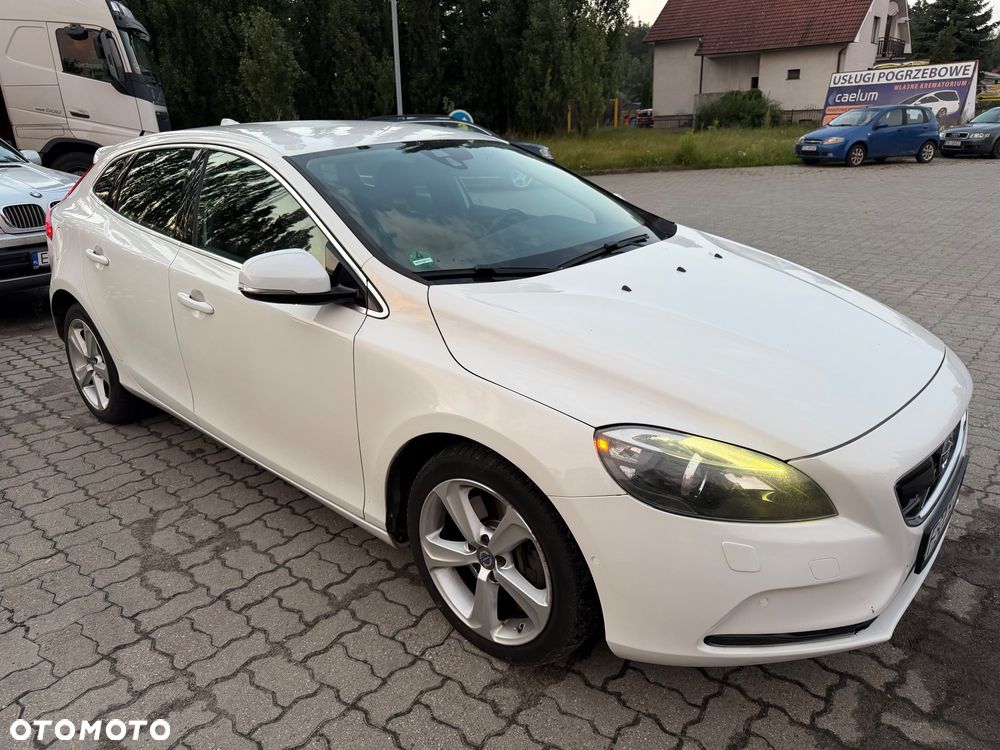 Volvo V40 D4 R Design - 2