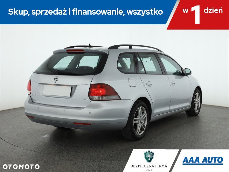 Volkswagen Golf - 6