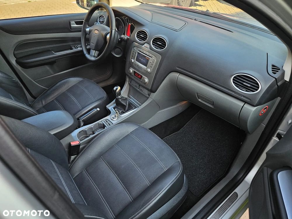 Ford Focus 1.8 Titanium - 16