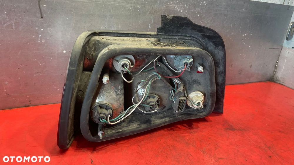 BMW 3 E36 SEDAN LAMPA TYŁ PRAWA TYLNA - 5