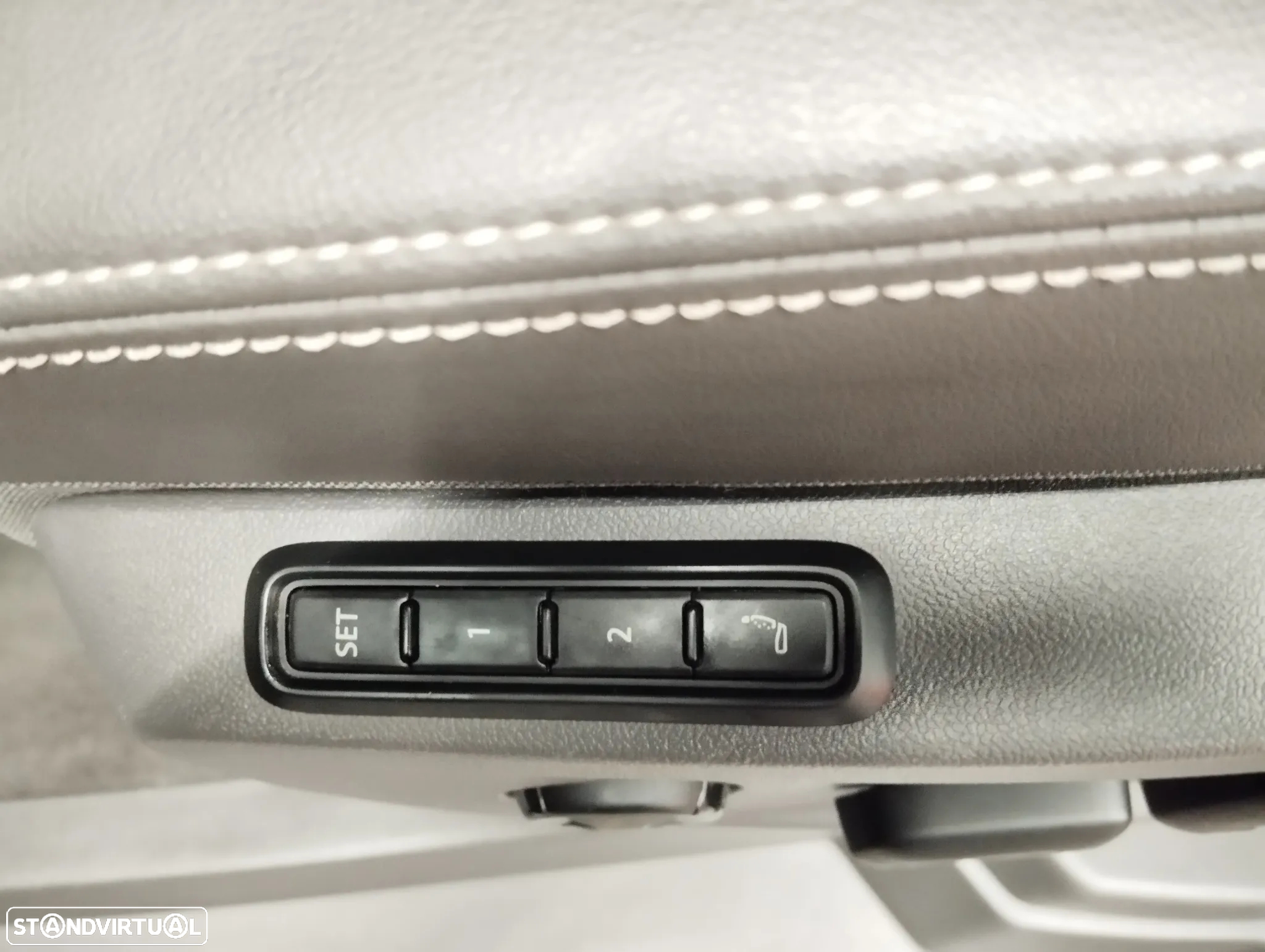 VW Multivan 2.0 TDI Style Longa DSG - 28