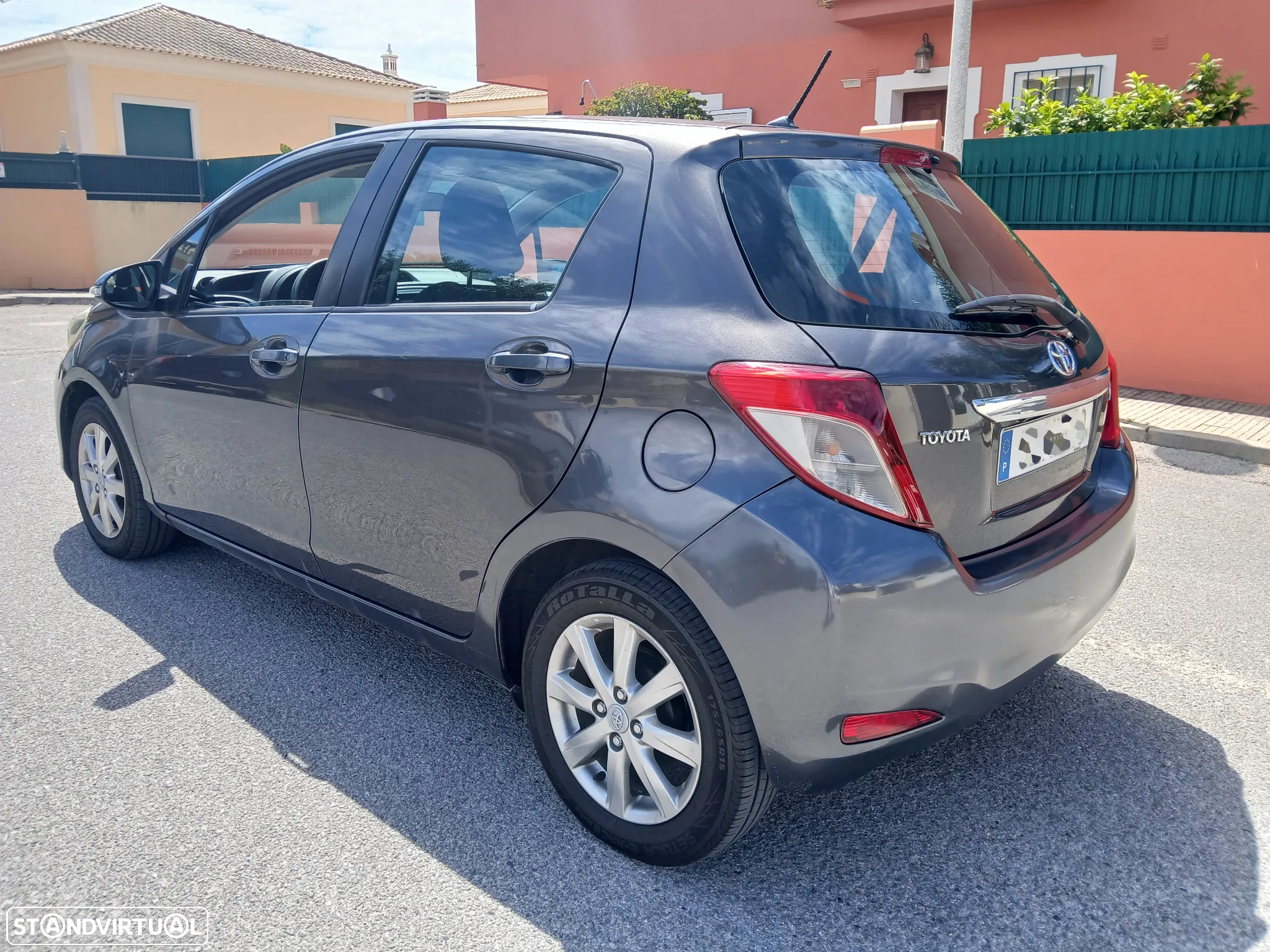 Toyota Yaris 1.0 VVT-i Comfort+P.Style - 3