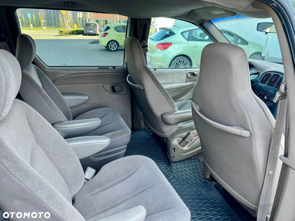 Dodge Caravan - 17