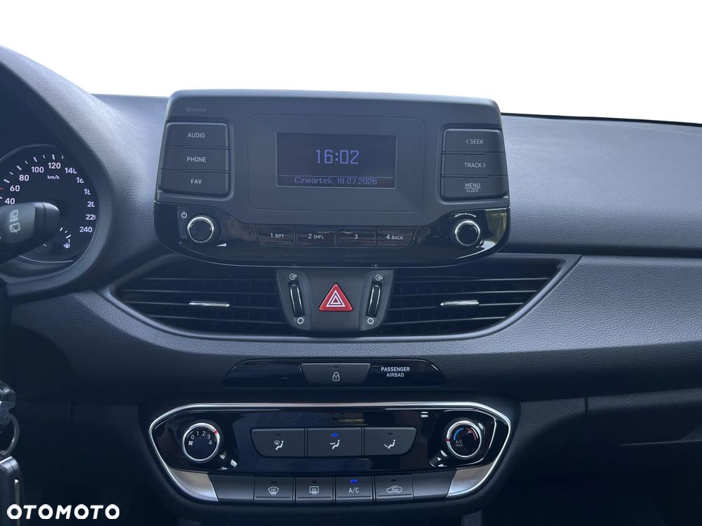 Hyundai i30 1.6 D Classic + - 28