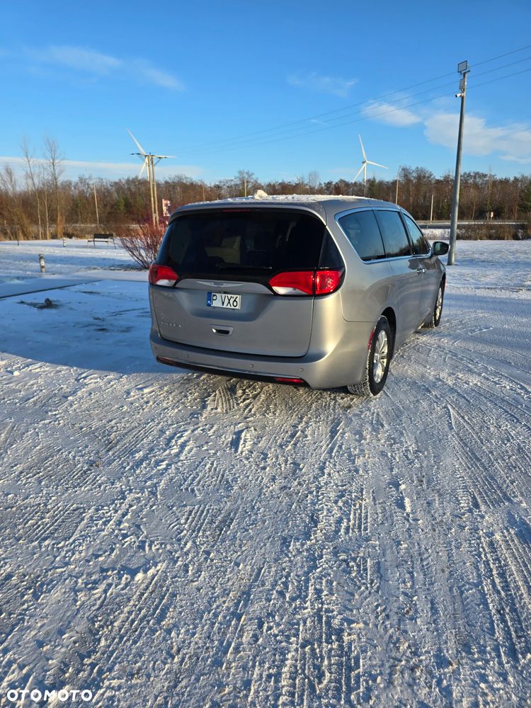 Chrysler Pacifica - 5