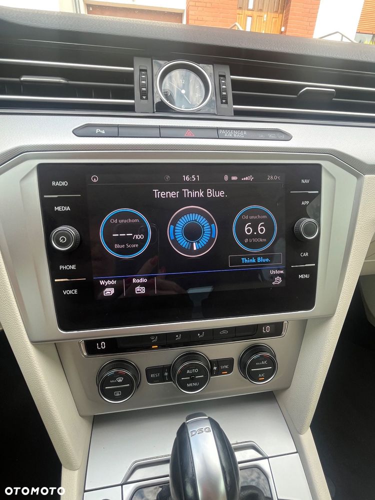 Volkswagen Passat 1.6 TDI SCR DSG - 11