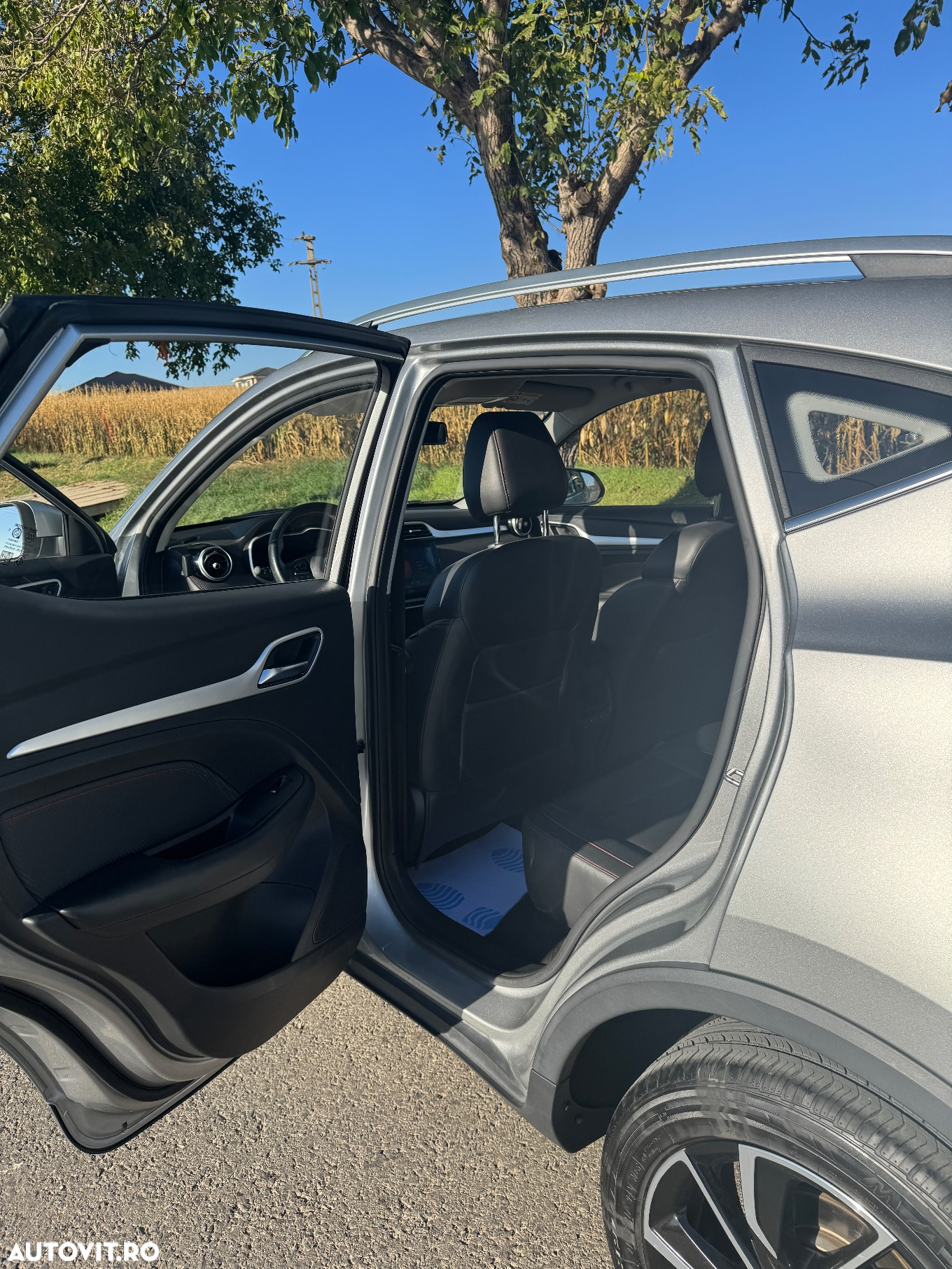 MG ZS - 11