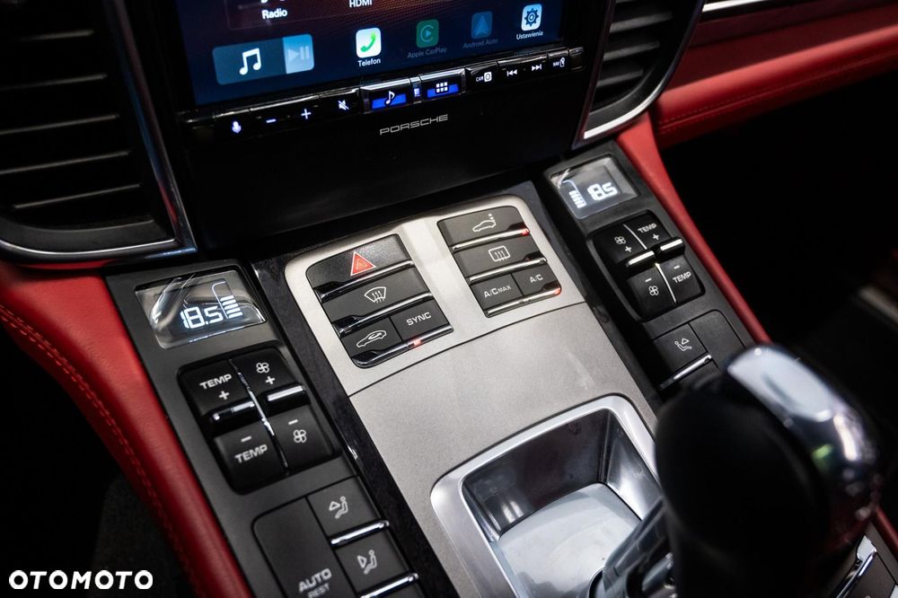 Porsche Panamera - 25