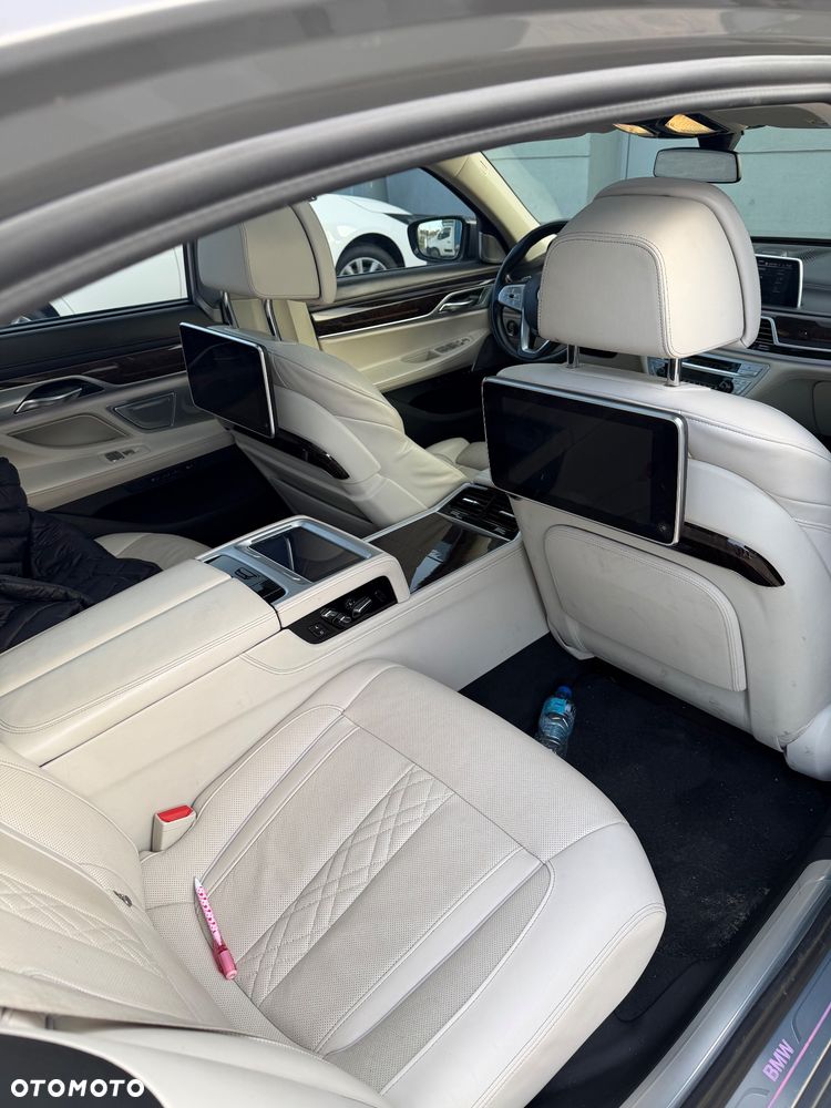 BMW Seria 7 - 12