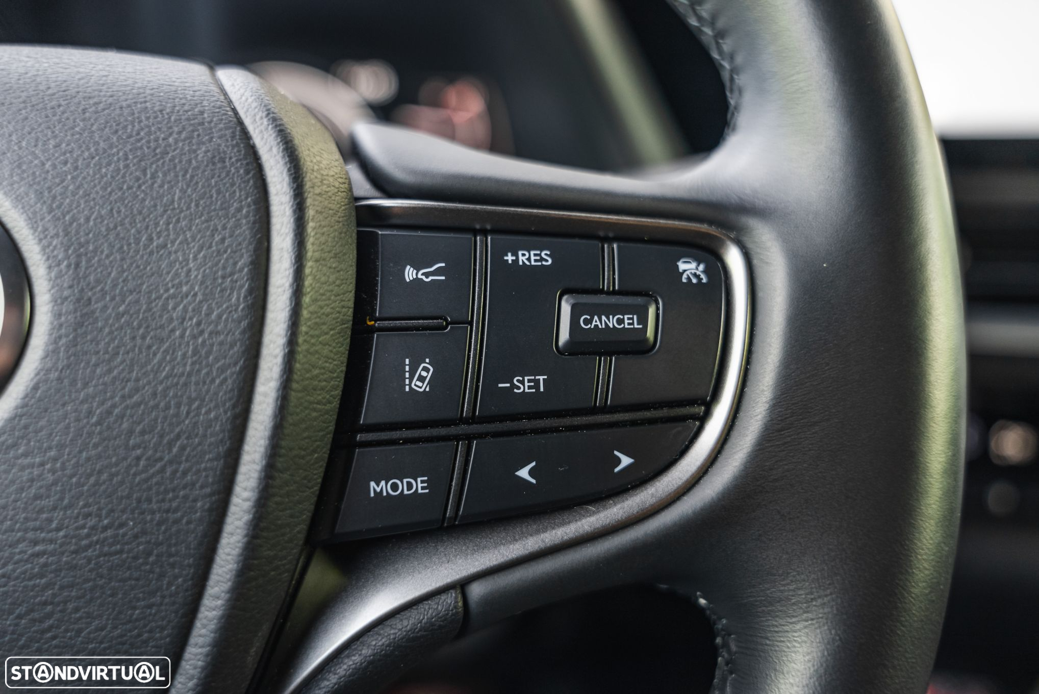 Lexus UX 250h Sport (Ecrã 12.3) - 13
