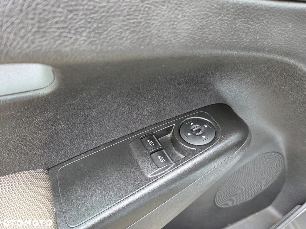 Ford Transit Courier - 12