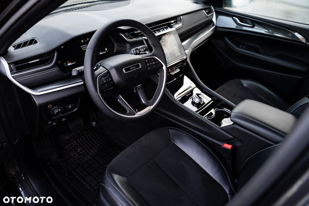 Jeep Grand Cherokee - 14