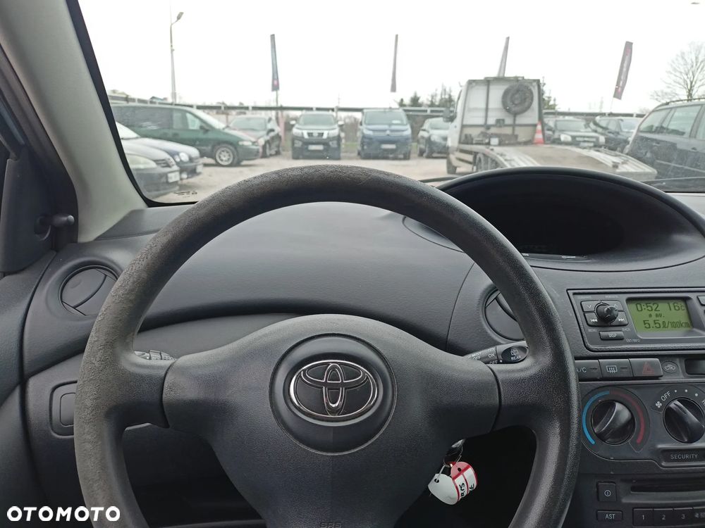 Toyota Yaris - 10