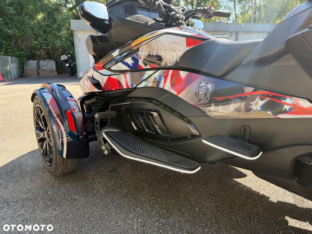 Can-Am Spyder - 8