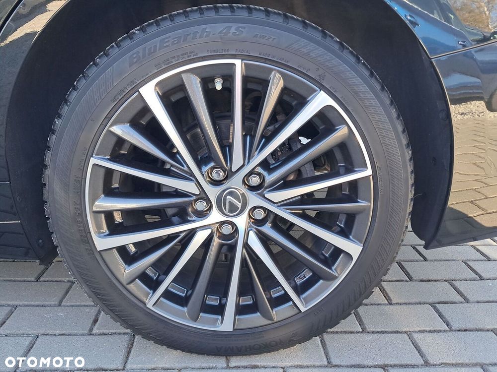 Lexus ES 300h Business Edition - 9