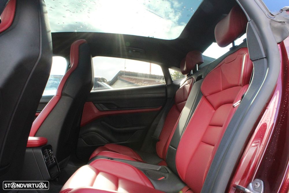 Porsche Taycan 4S - 38