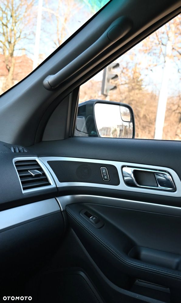 Ford Explorer - 29