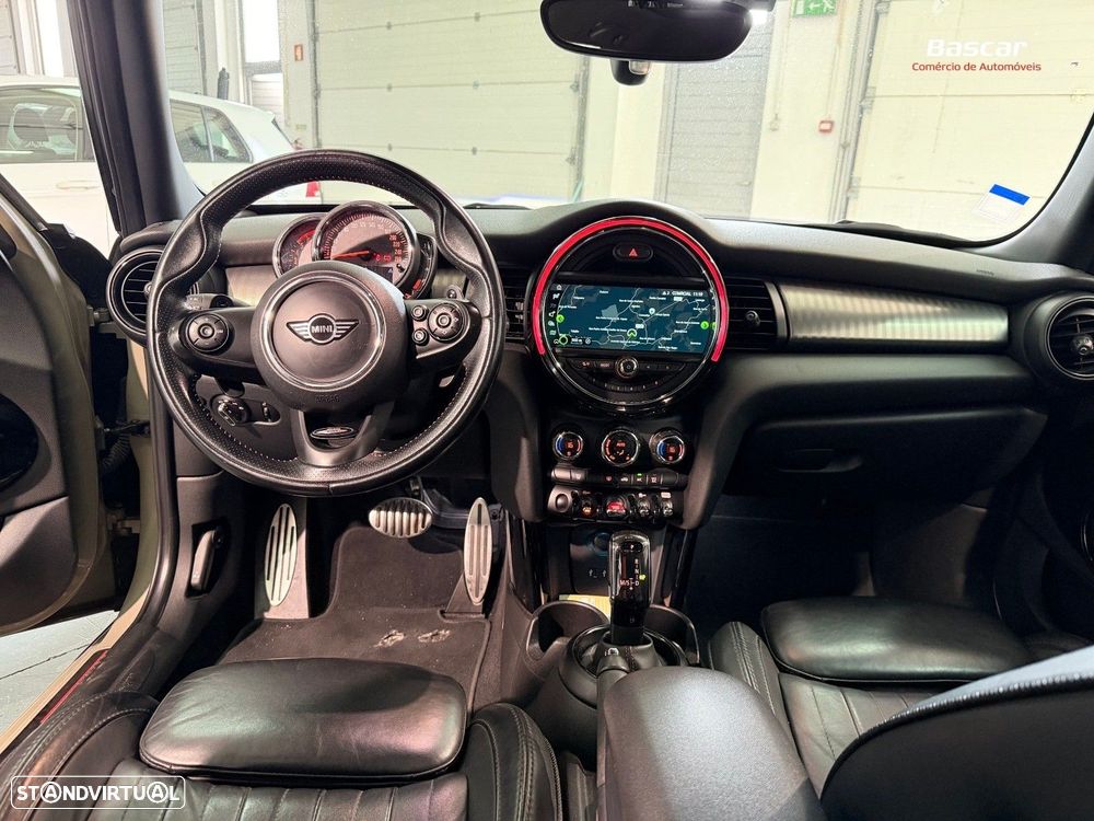 MINI 5 Portas Cooper SD Auto - 17