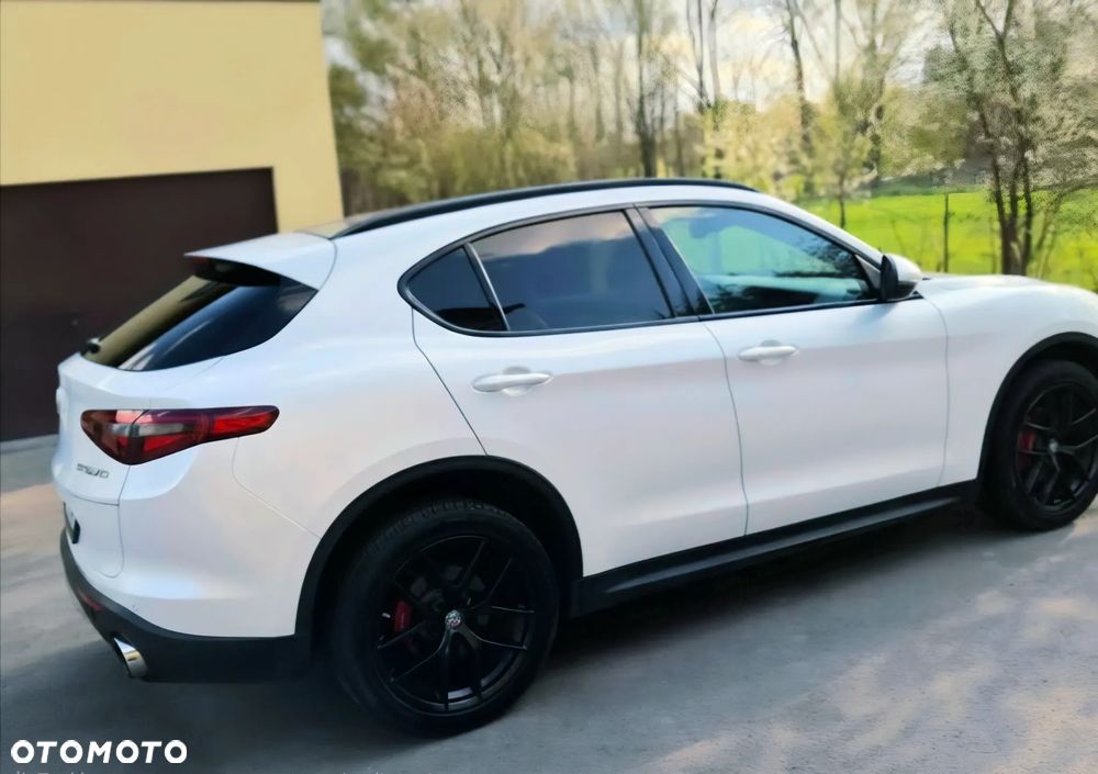 Alfa Romeo Stelvio 2.0 Turbo 16V AT8-Q4 Veloce Ti - 9