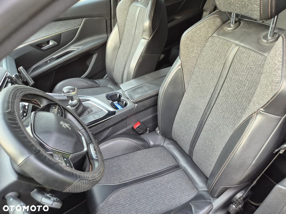Peugeot 3008 1.5 BlueHDi Allure S&S - 18