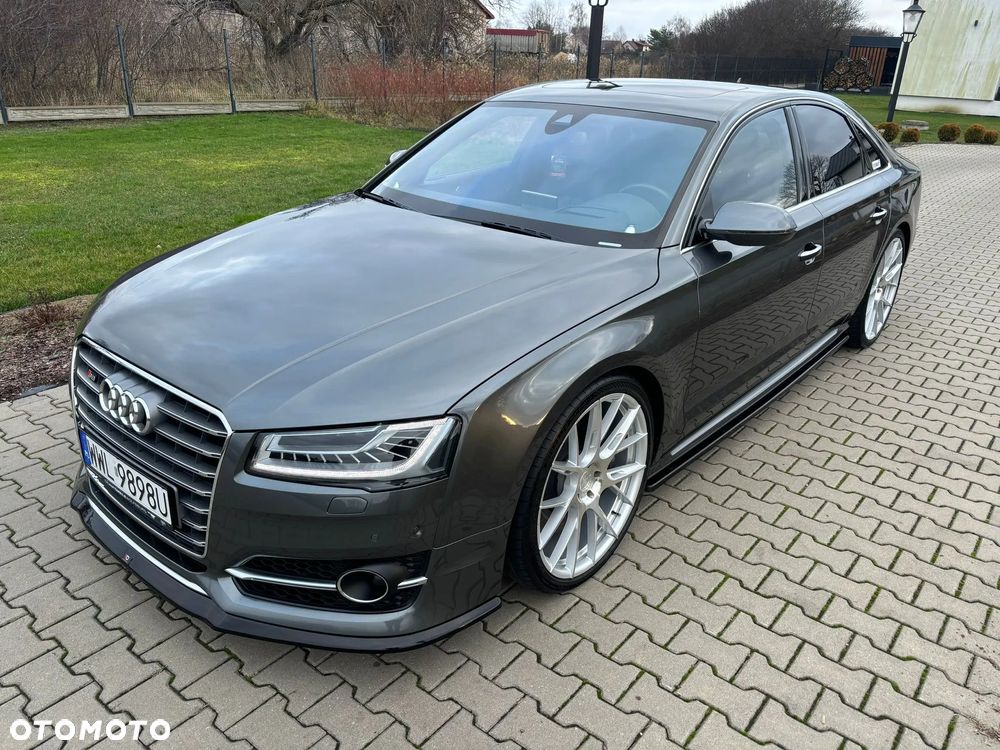 Audi S8 - 2