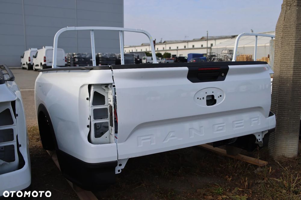 Paka bagażnika NOWA (z demontażu) HILUX / RANGER / D-MAX - FV - 2