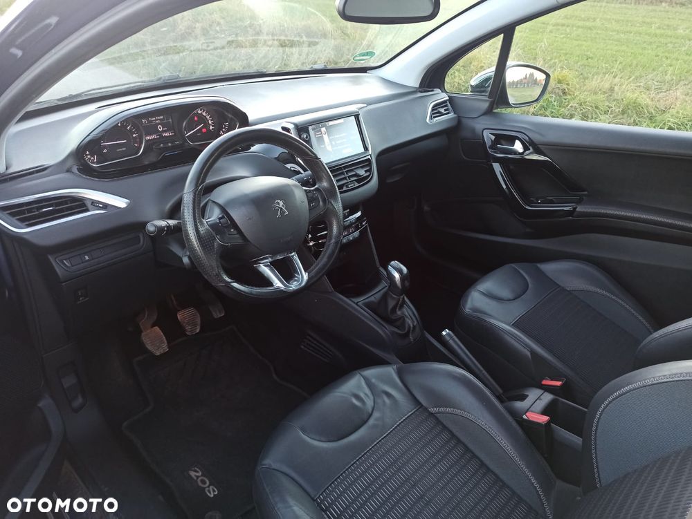 Peugeot 208 95 VTI Allure - 9