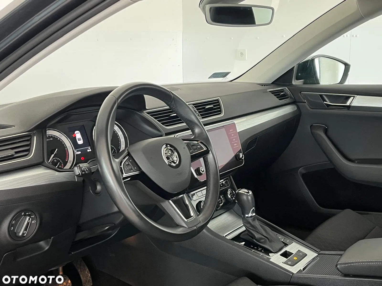 Skoda Superb 2.0 TDI SCR Ambition DSG - 18