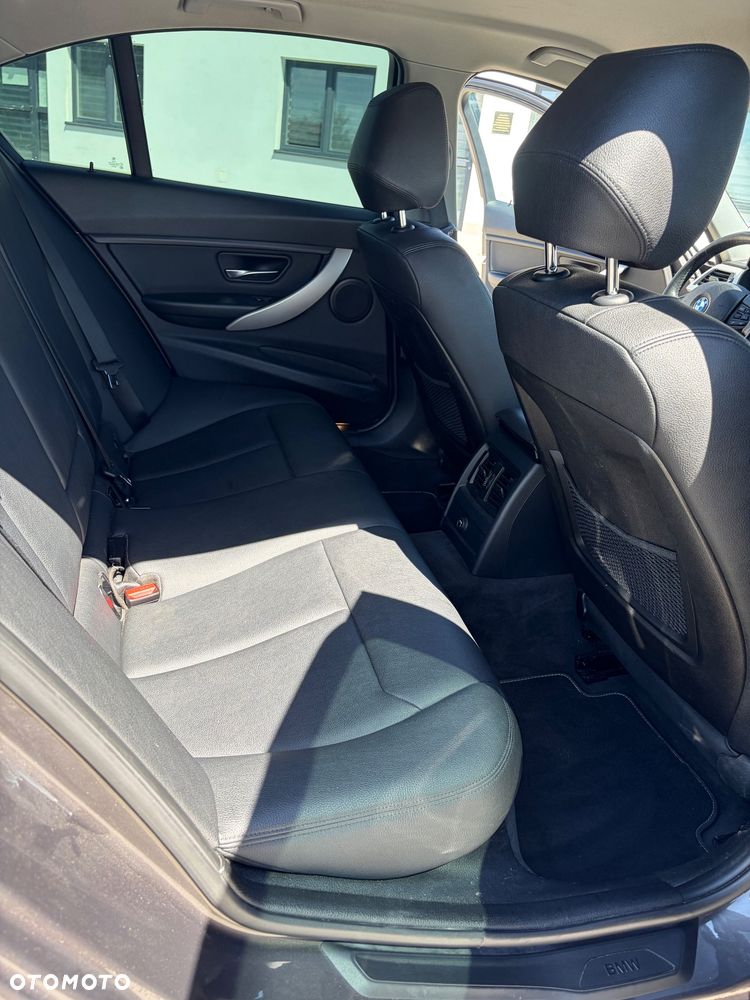 BMW Seria 3 318d Modern Line - 12