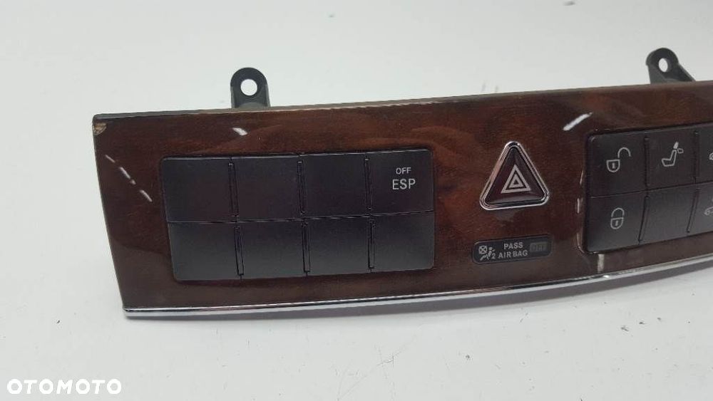 PANEL ŚRODKOWY PRZYCISKI DEKOR AWARYJNE MERCEDES W203 2038706310 - 2