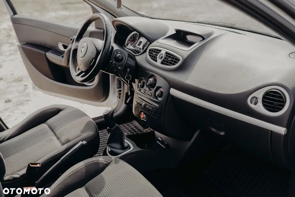 Renault Clio - 26