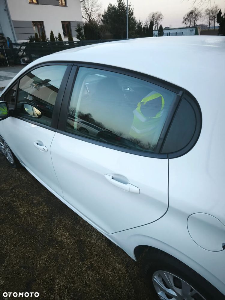 Peugeot 208 - 10