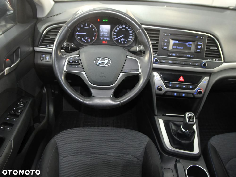 Hyundai Elantra 1.6 Classic Plus - 16