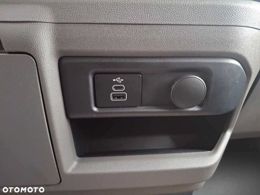 Volkswagen Transporter Furgon 2.0 TDI 150 KM automat - 23