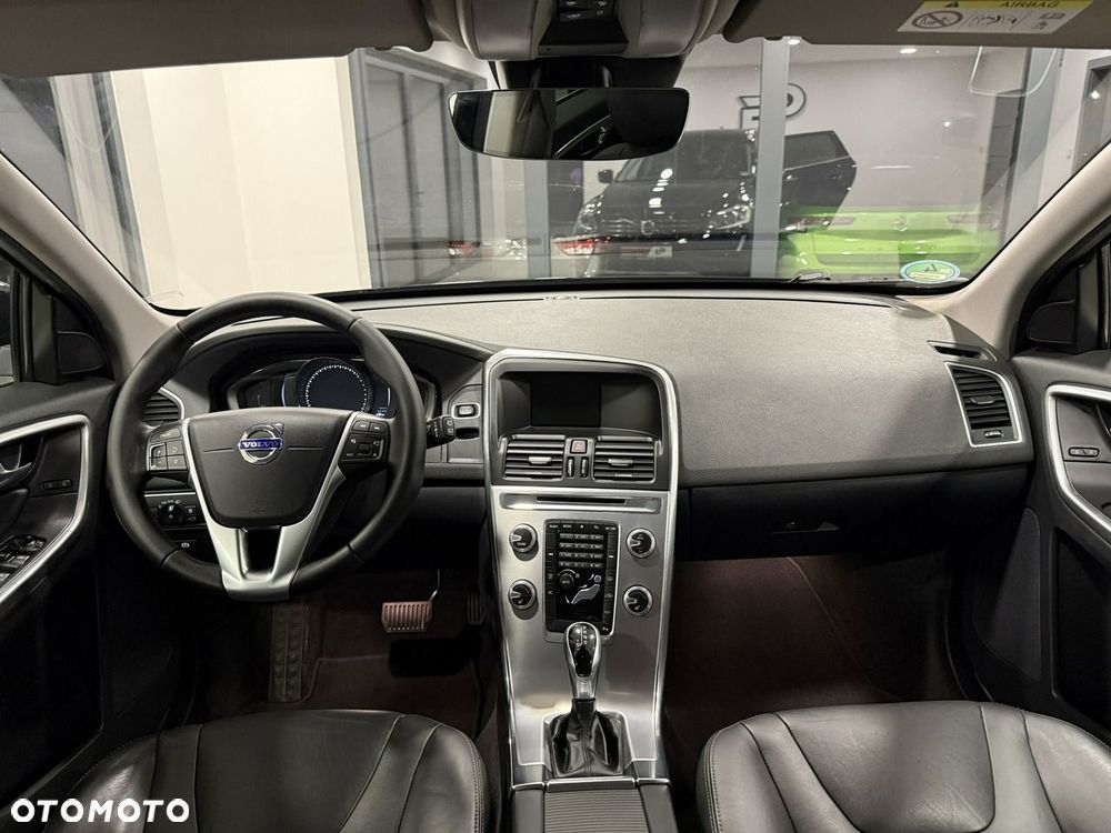 Volvo XC 60 D3 Drive-E Momentum - 24