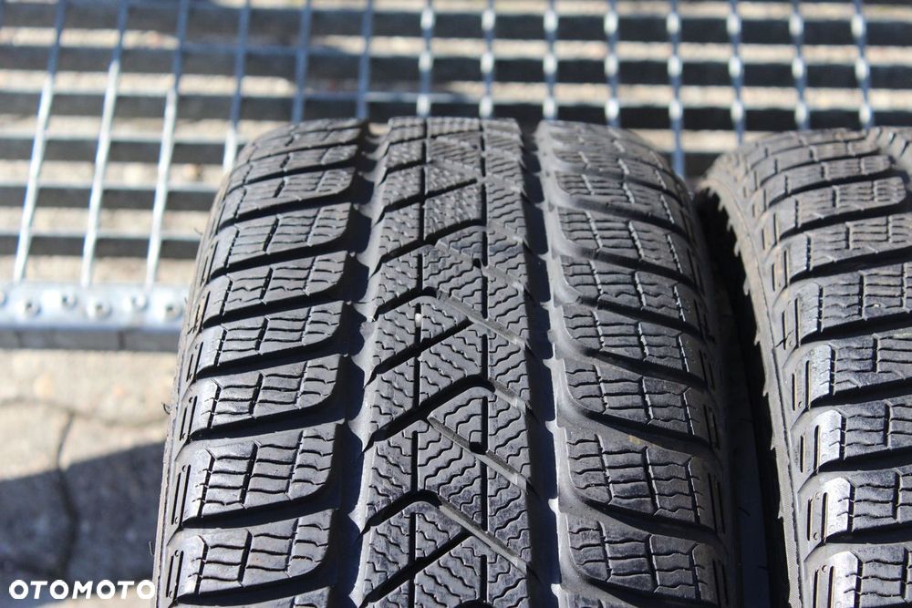 2x 205/40R17 PIRELLI WINTER SOTTOZERO 3 84H 17r - 2