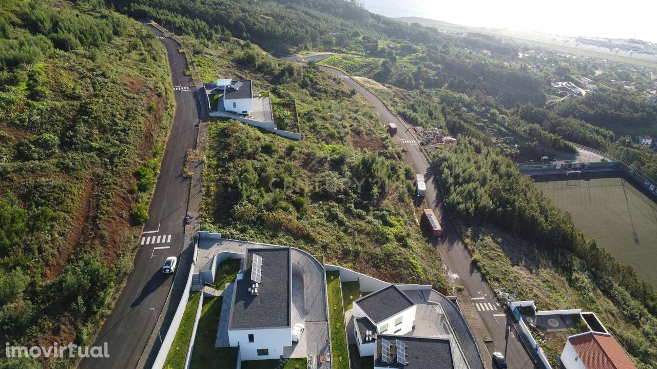 Terreno com Vista Panorâmica em Santa Cruz, Madeira - Grande imagem: 2/9