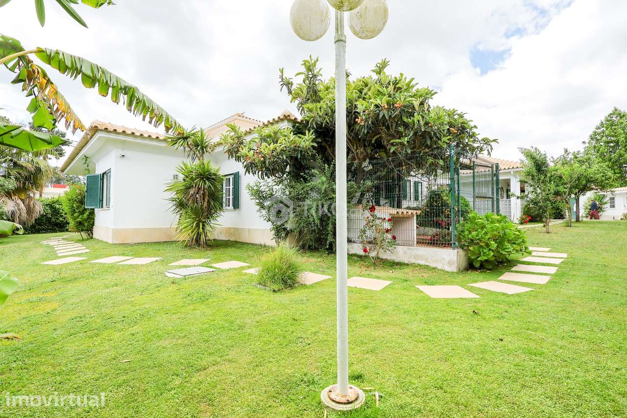 MORADIA T5 DE ESQUINA NA VERDIZELA COM PISCINA, SAUNA, JARDIM E SEGURA - Grande imagem: 3/57