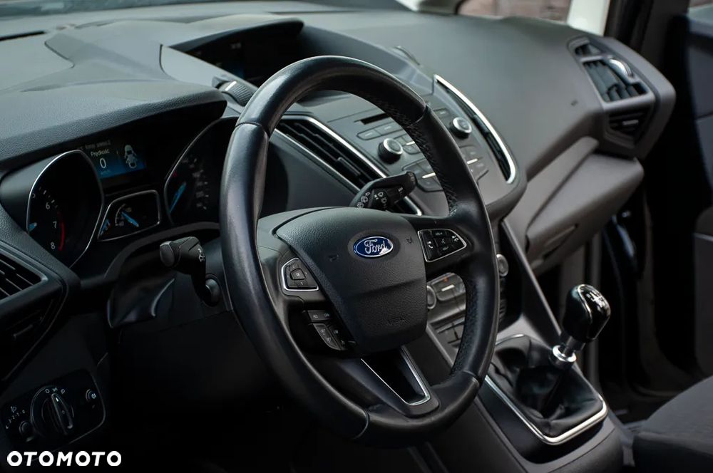 Ford Grand C-MAX - 40