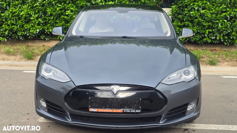 Tesla Model S 85 - 1